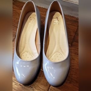 T&G Grey Blue shiny faux patent leather Heels Sz 9